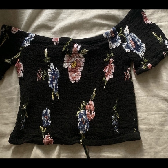 off the shoulder crop top - Picture 2 of 4